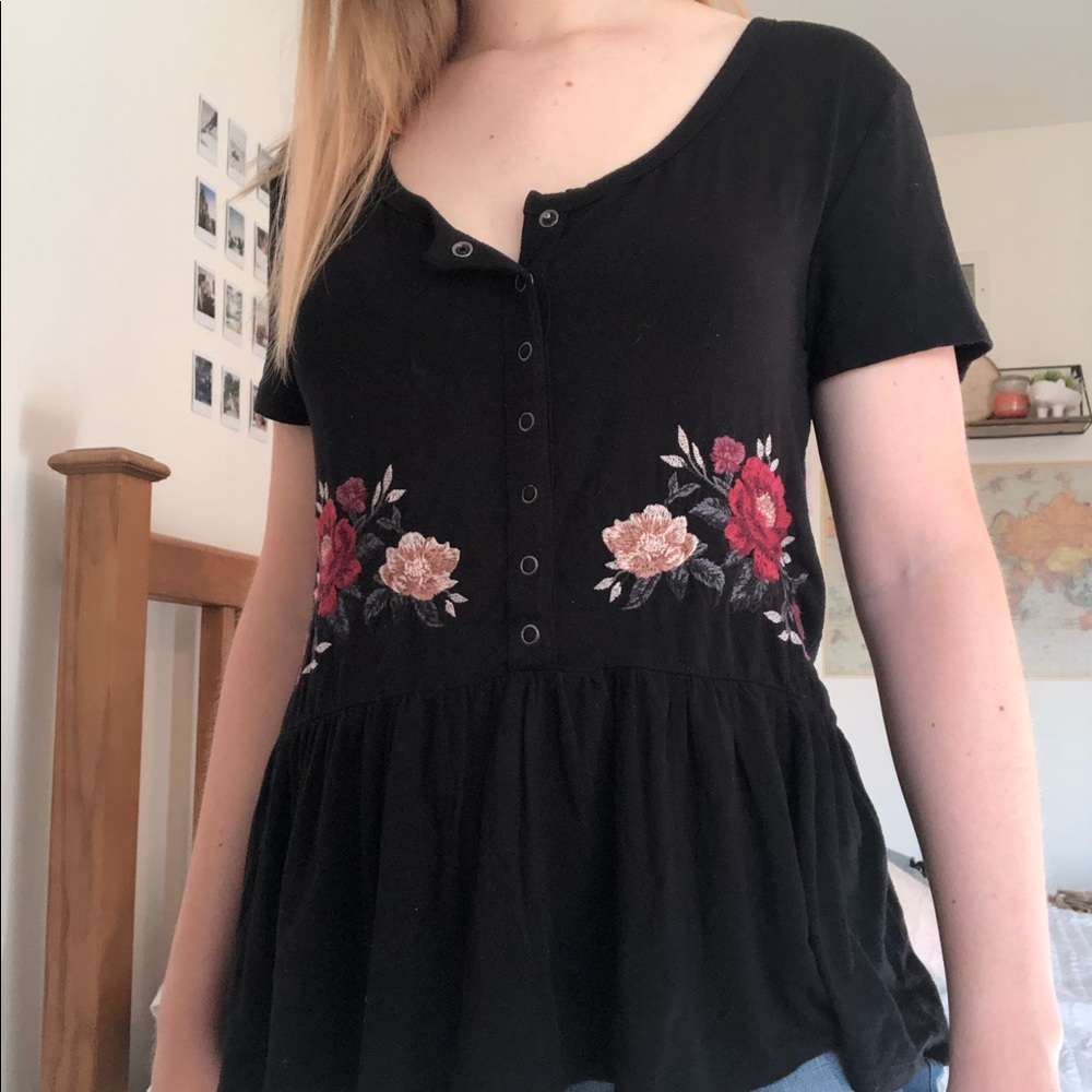 🌿soft & sexy embroidered peplum top🌿